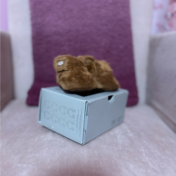 Size 0/1 Baby Bootie Ugg! - Picture 3 of 6